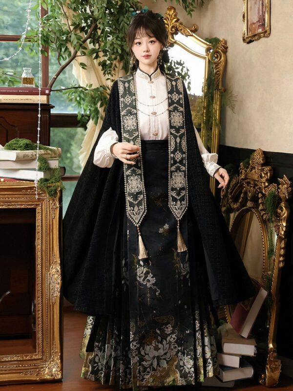 Chinese Hanfu Outfit for Women with Cloak 2.jpg
