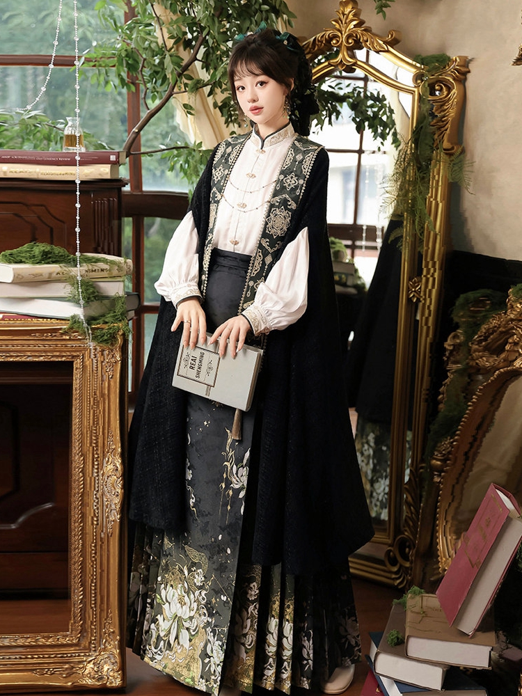 Chinese Hanfu Outfit for Women with Cloak 8.jpg Chinese Hanfu Outfit for Women with Cloak 8.jpg