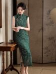 Elegant Green Dress Modern Sleeveless Qipao1.jpg