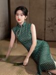Elegant Green Dress Modern Sleeveless Qipao1.jpg