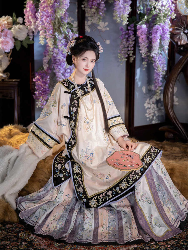 Qing Dynasty Clothes Womens Embroidery Hanfu Dress2.jpg