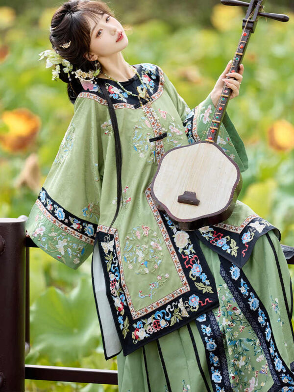 Qing Dynasty Hanfu Dress Womens Embroidery Dress2.jpg