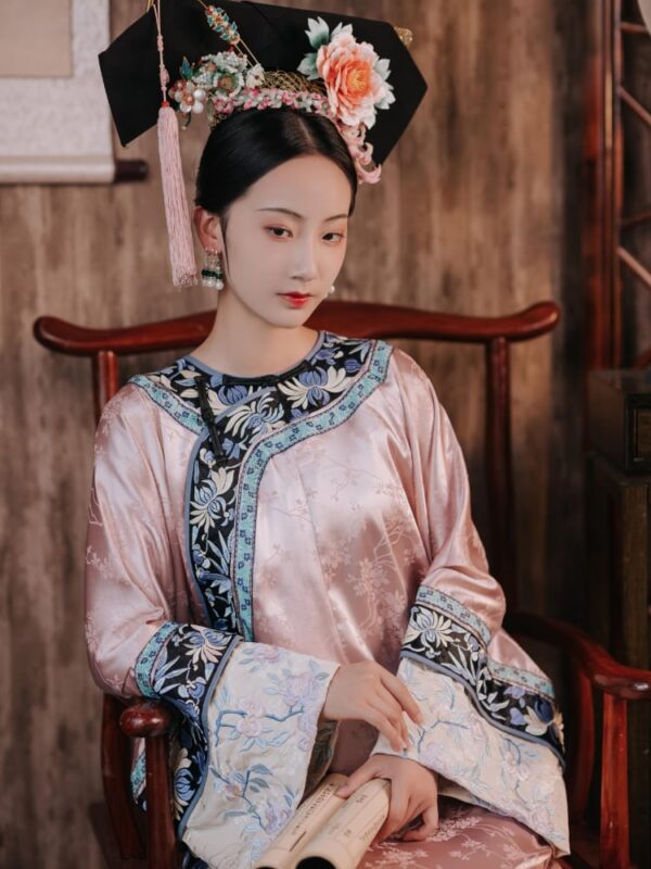 Qing Dynasty Womens Clothing Manchu Dress1.jpg