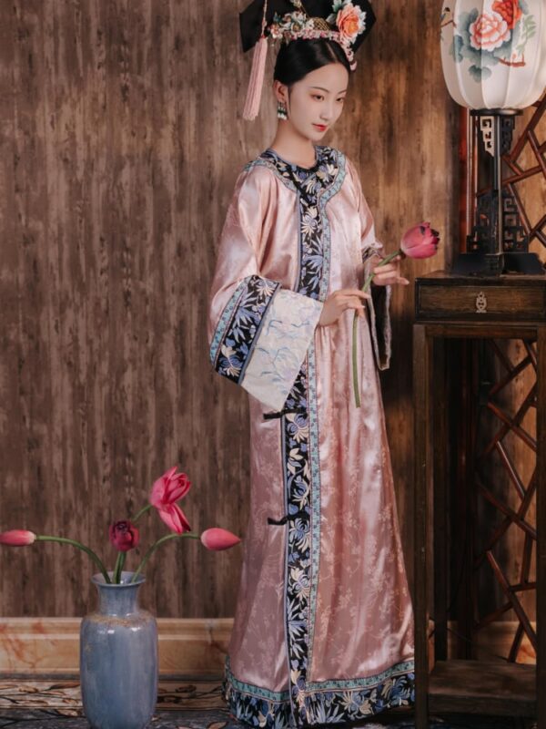 Qing Dynasty Womens Clothing Manchu Dress2.jpg