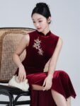 Red Velvet Embroidered Qipao Wedding Dress4.jpg