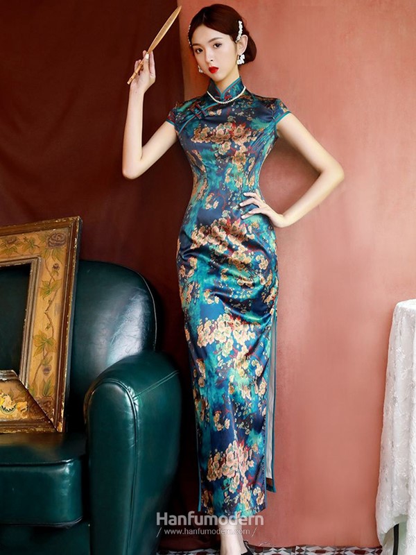 Traditional Chinese Qipao 1 1.jpg Traditional Chinese Qipao 1 1.jpg