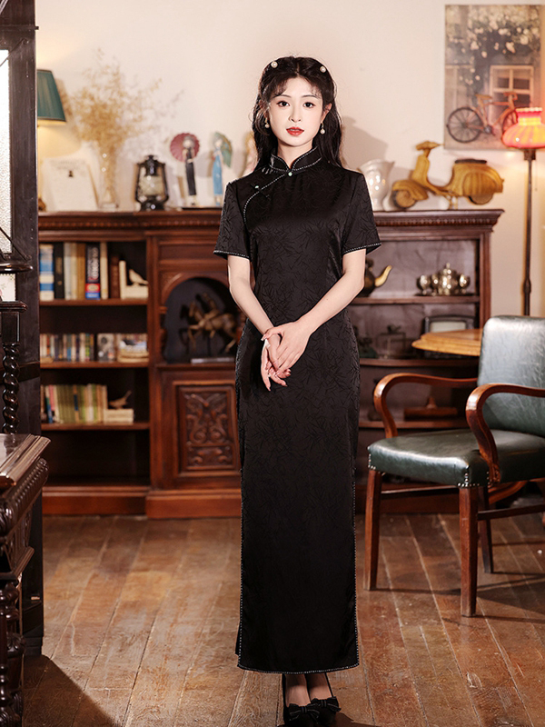 black cheongsam 1.jpg