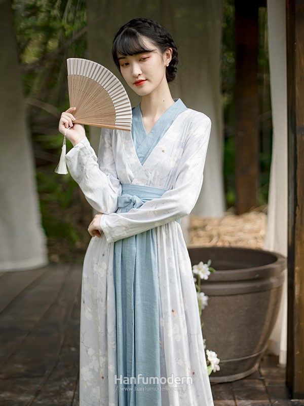 chinese female clothes 1.jpg