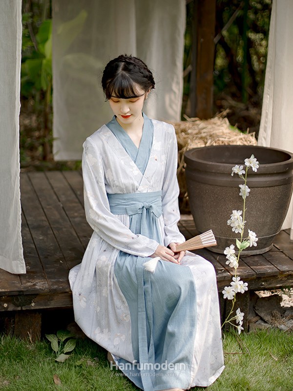 chinese female clothes 2.jpg