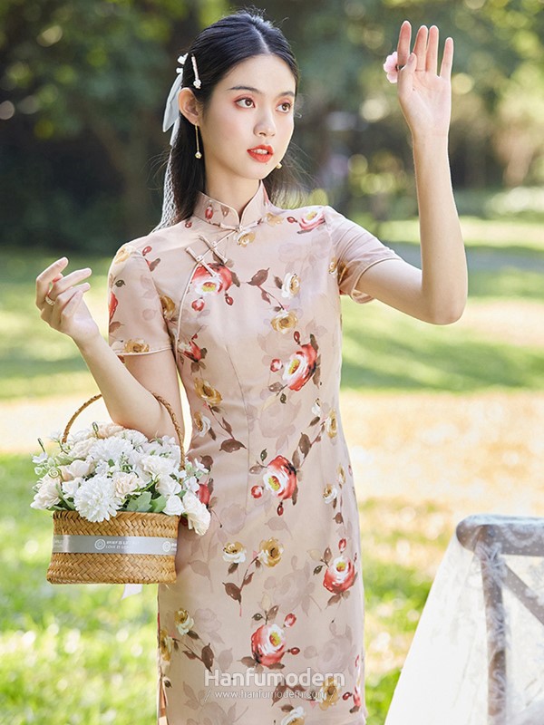 elegant cheongsam 2.jpg