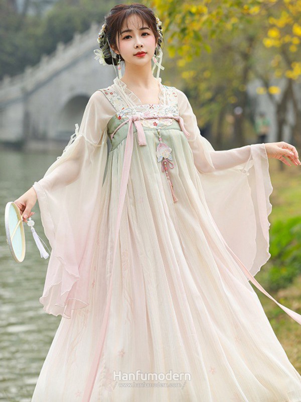 hanfu women 1 1.jpg