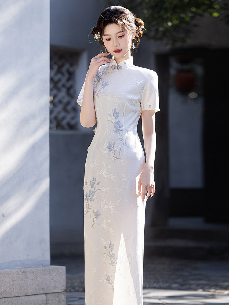 ic1006 qipao white elegant standing.jpg ic1006 qipao white elegant standing.jpg