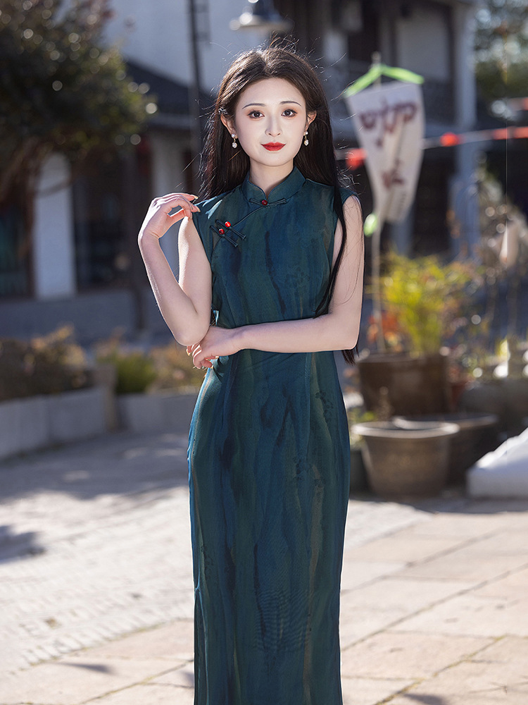 ic1008 qipao blue front street standing.jpg ic1008 qipao blue front street standing.jpg