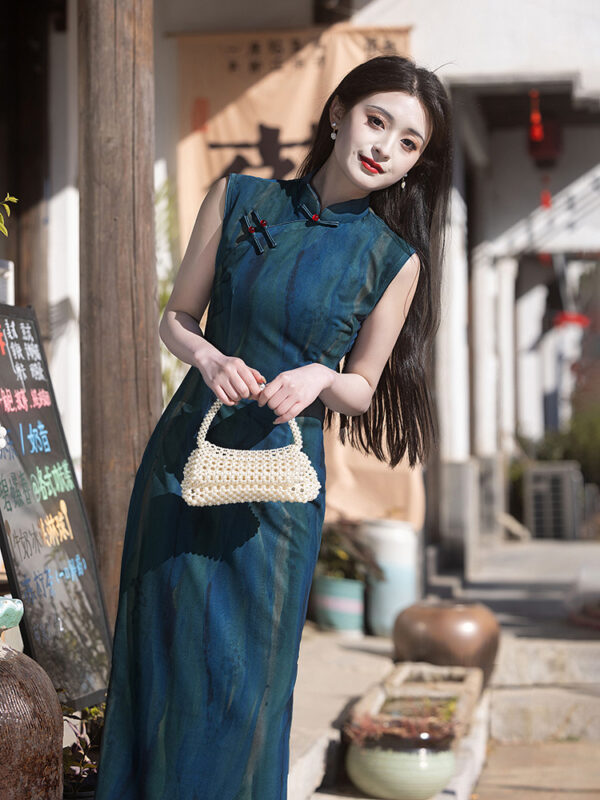 ic1008 qipao blue leaning bag.jpg