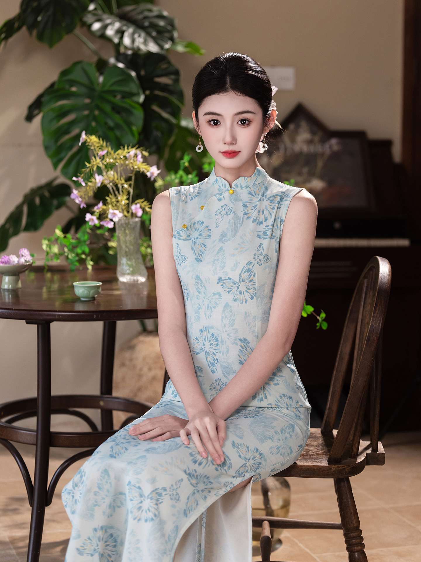 ic1013 qipao blue sitting elegant.jpg ic1013 qipao blue sitting elegant.jpg