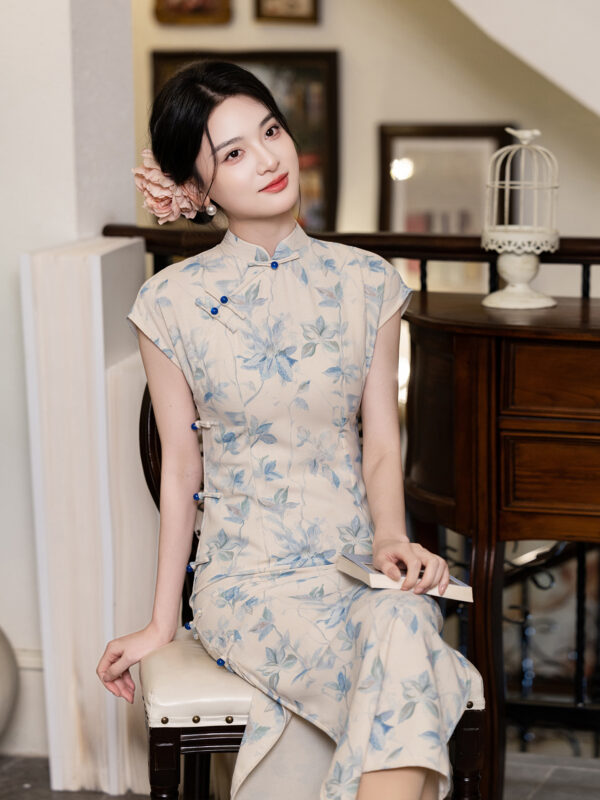 ic1019 qipao floral sitting elegant.jpg