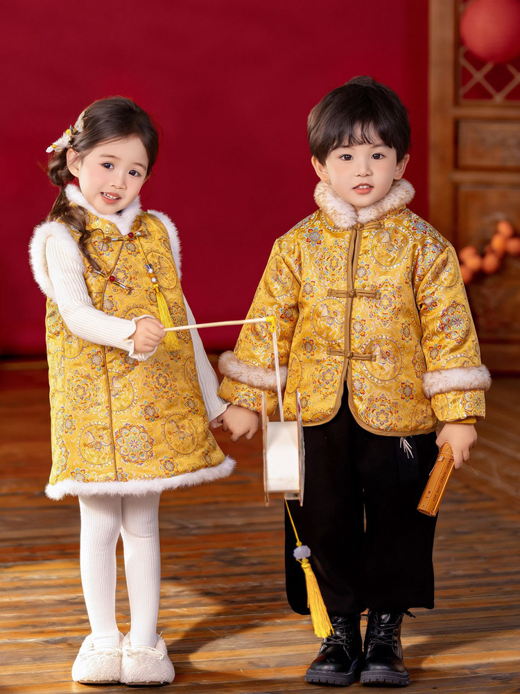 kids chinese outfit set full body standing.jpg kids chinese outfit set full body standing.jpg