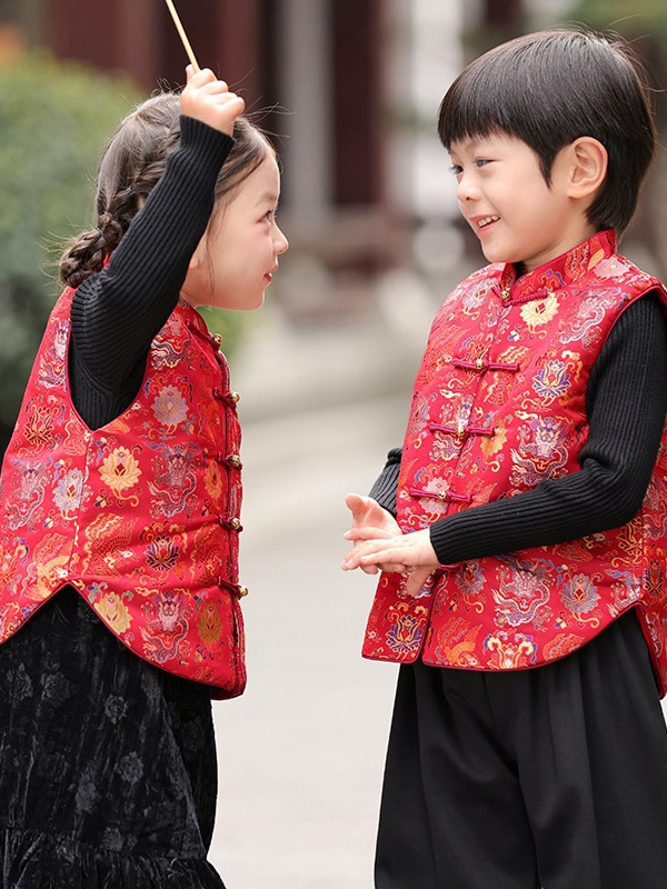 kids chinese quilted vest playing together.jpg kids chinese quilted vest playing together.jpg