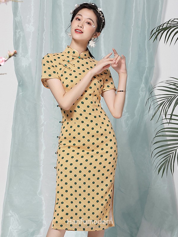 modern yellow qipao 1.jpg