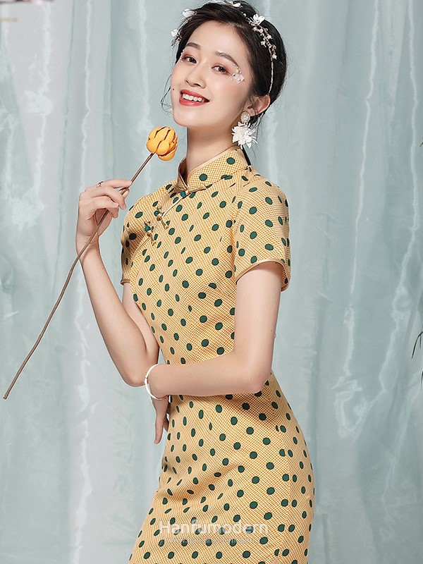 modern yellow qipao 4.jpg