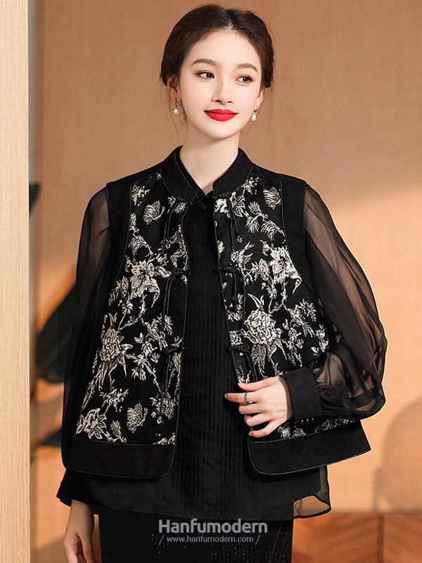 womens sleeveless coat 2.jpg